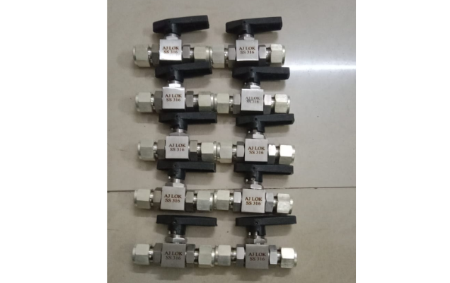 Ball Valve with Tube Fittings